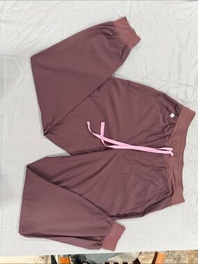 Figs Xl top, Lg bottoms. Technical collection